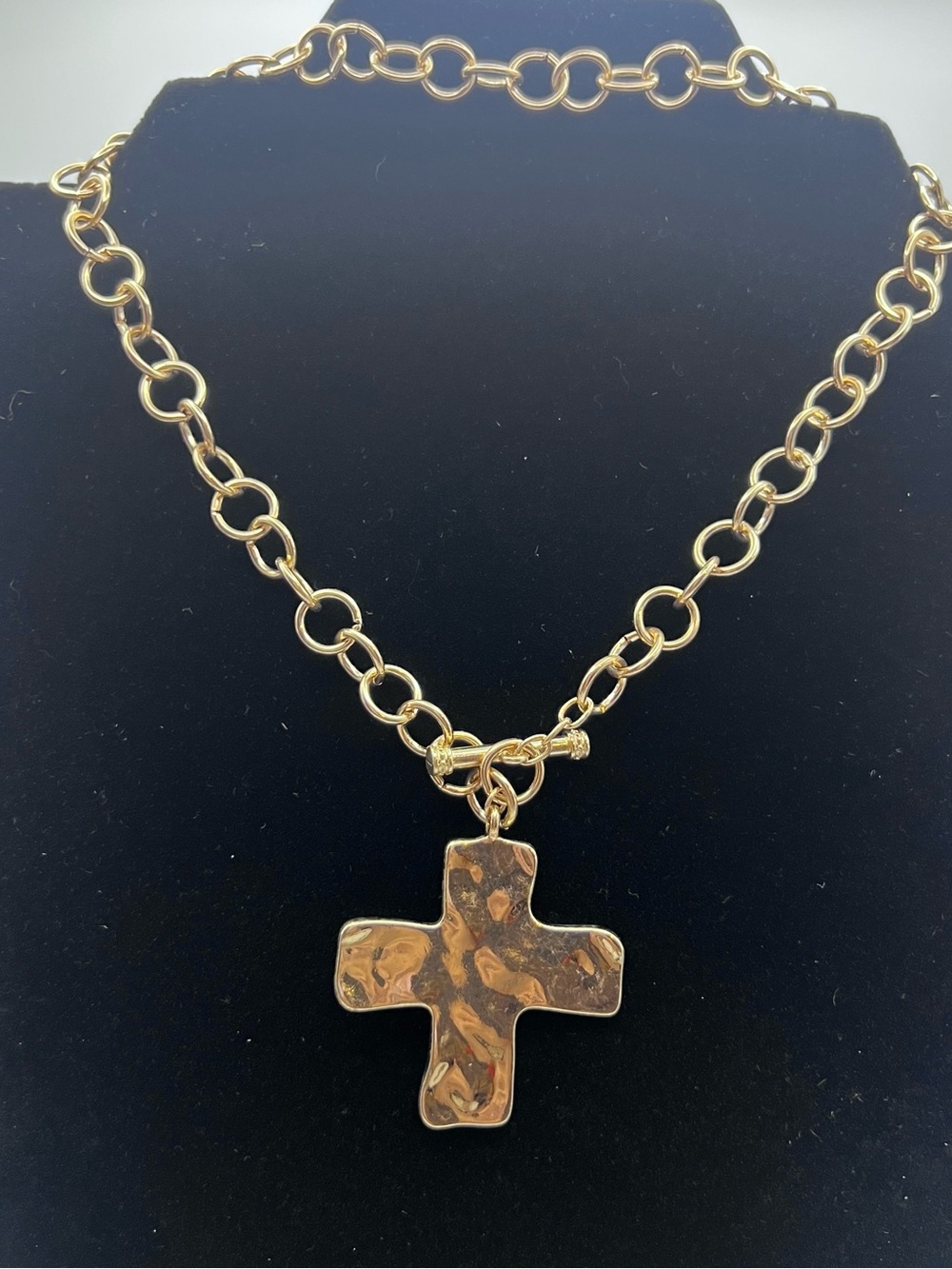 Gold Tone Link Chain Necklace Textured Cross Pendant Toggle Clasp